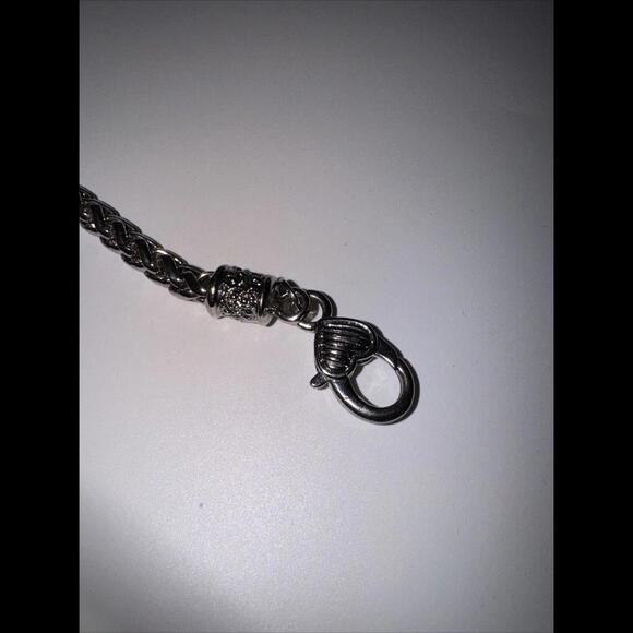 Guess Toggle Women’s Silver  Tone Charm Heart Bracelet 7.5” J1 - Picture 3 of 4